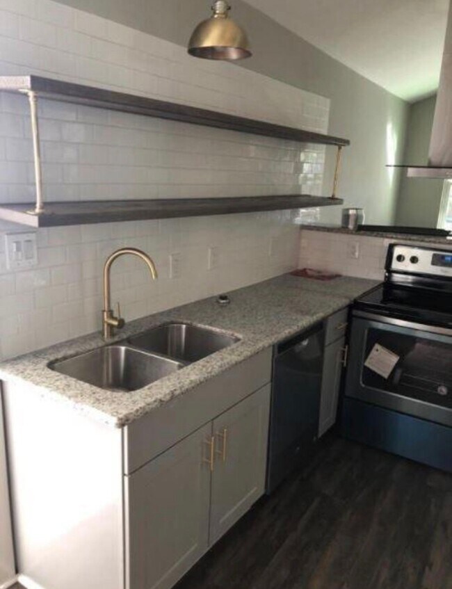 Foto del edificio - 4630 Woodside St