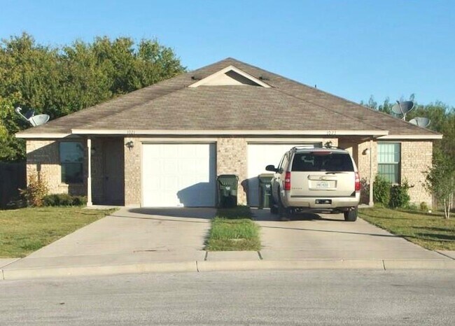 Building Photo - 1021 Drover's Cove