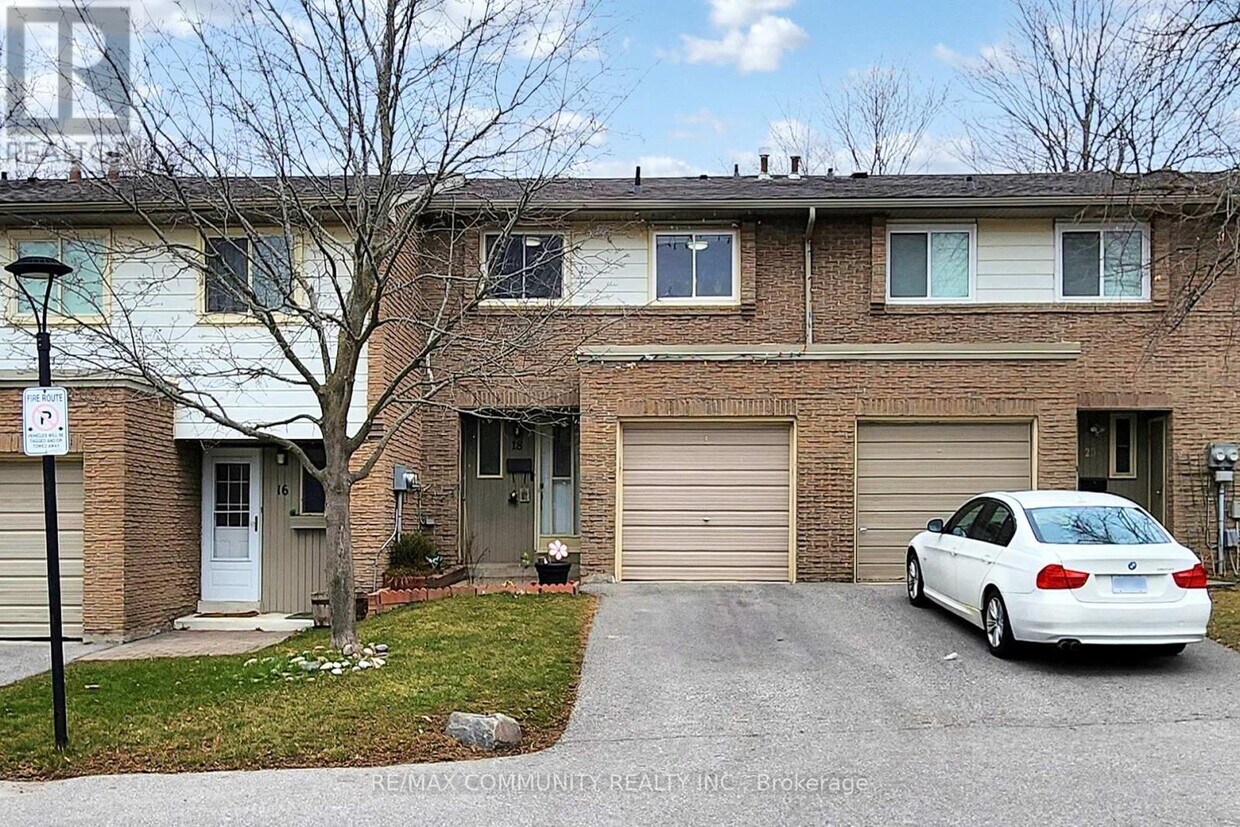 Primary Photo - 18 Knightsbridge Way