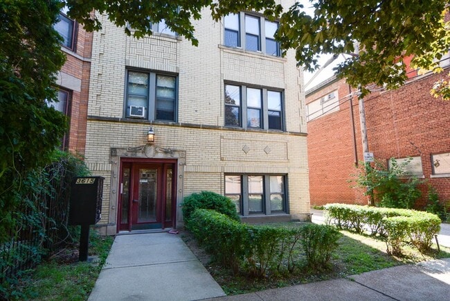Building Photo - 3615 N Paulina St
