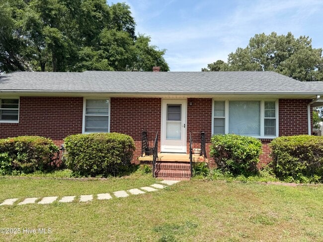 Building Photo - 2703 Jackson Dr