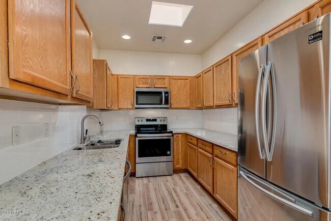 Foto del edificio - Stunning 2 bedroom 2-bathroom