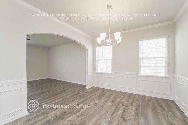 Foto del edificio - 6487 Fairfax Ct