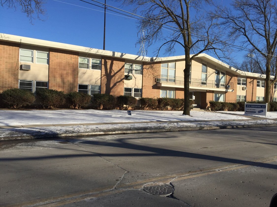 Primary Photo - 141 Bader St