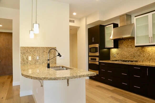 Foto del edificio - Luxury Condo Living in Central Park West –...