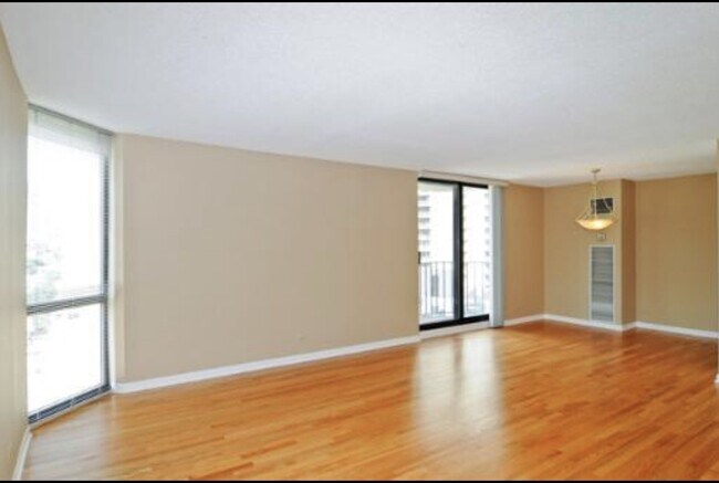 North view from living room, Balcony and Dining Area - 70 W Huron St