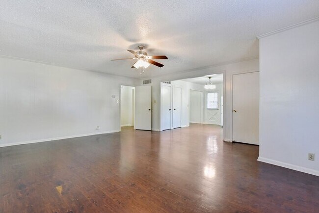 Building Photo - 1520 Mulberry St