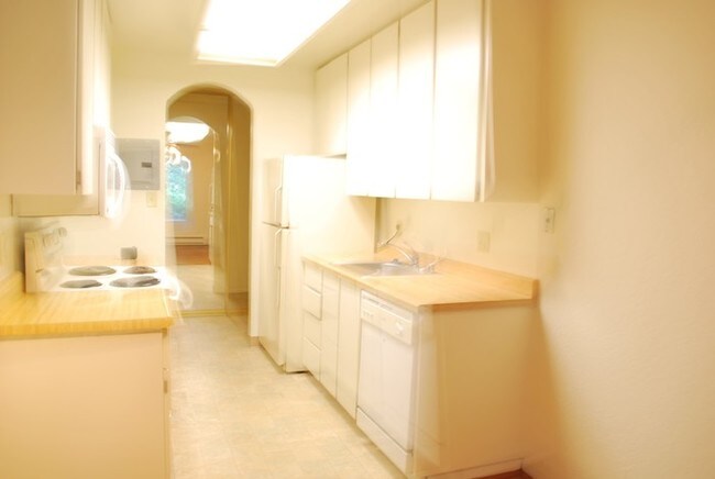 Building Photo - Cypress Point condo $3000 2 bedroom 1 bath