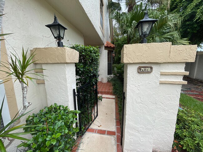 Building Photo - 7978 La Mirada Dr