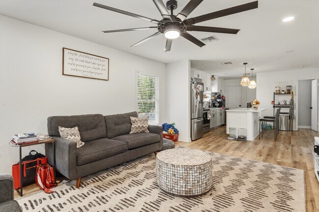 Foto del edificio - 3921 Maple Ave