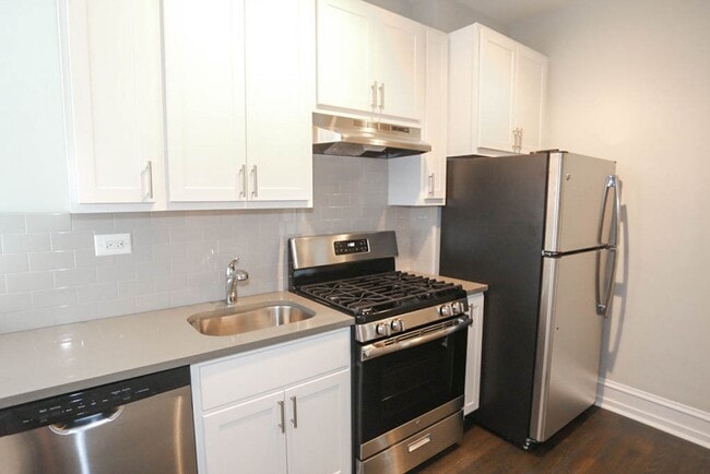 Building Photo - 1603 W Berteau Ave