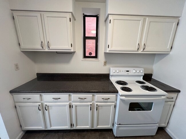 Building Photo - 4390 McPherson Ave