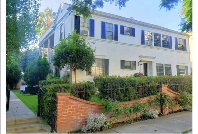 Building Photo - 1401 Havenhurst Dr