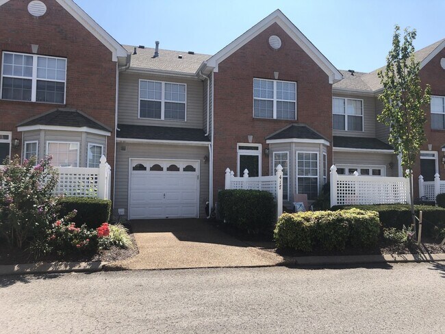 Front view - 417 Compton Ln