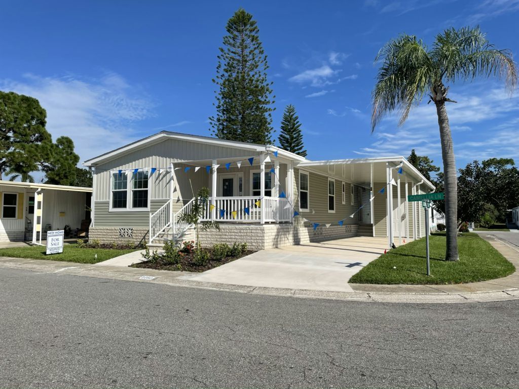 Foto principal - 15666 49th St N