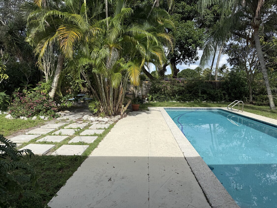 Photo - 451 NE 134th St (North Miami, FL)