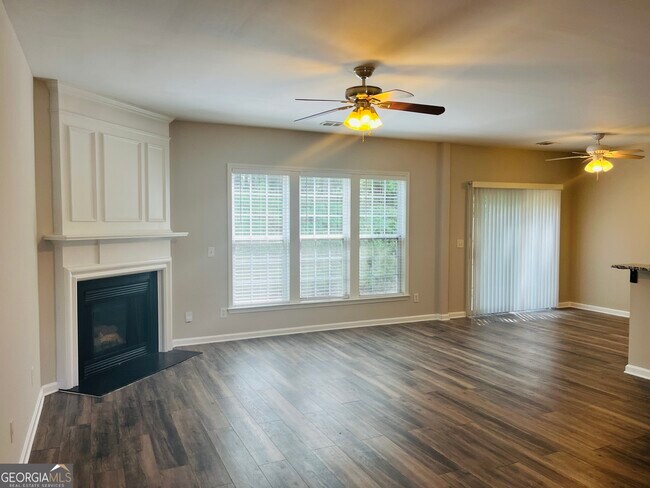 Foto del edificio - 4192 Royal Regency Cir