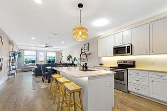 Building Photo - 251 S Mill St