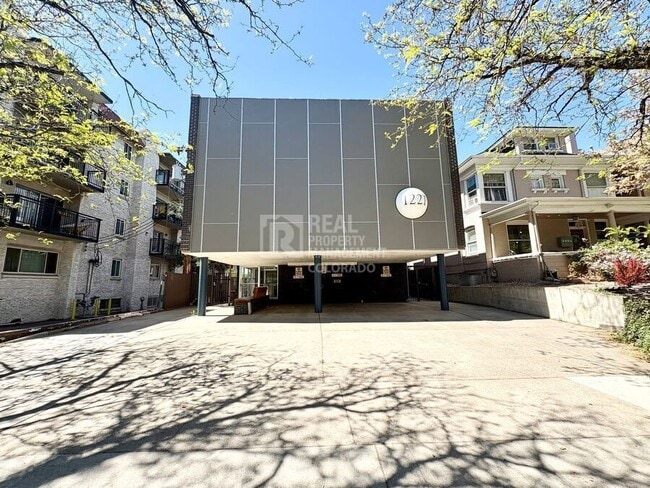 Photo - 1221 N Clarkson St House