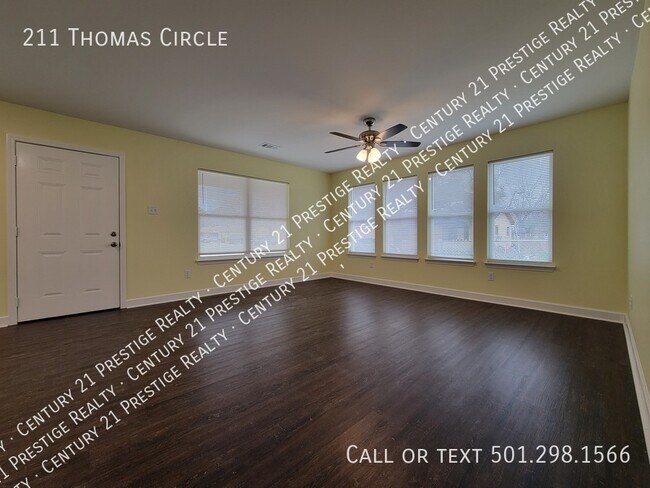 Foto del edificio - 211 Thomas Cir