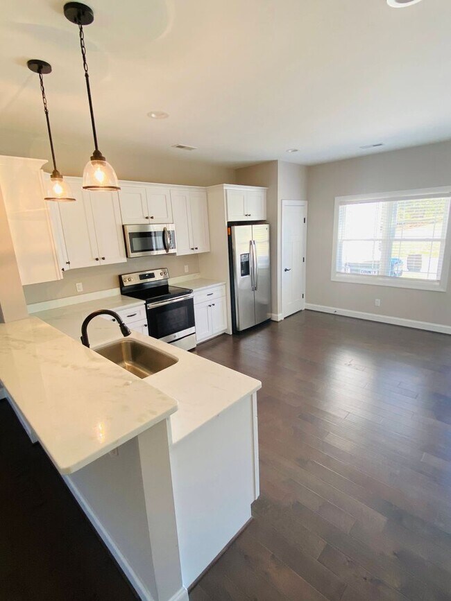 Building Photo - Great Location 3 Bedroom House