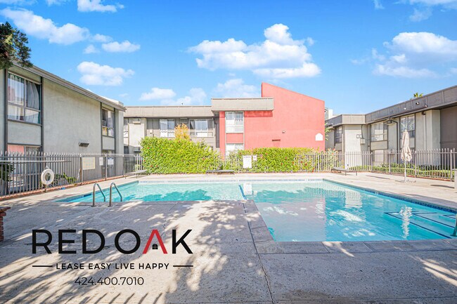 Foto del edificio - 21315 Roscoe Blvd