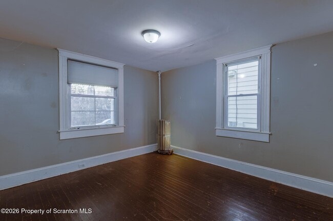 Building Photo - 623 E Elm St