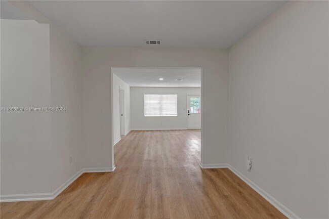Foto del edificio - 6420 Washington St