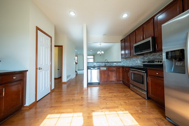 Building Photo - 10006 Gentian Dr