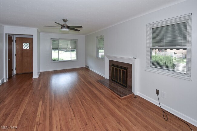 Foto del edificio - 3146 Warren Rd