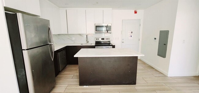 Foto del edificio - 30 Howe Ave