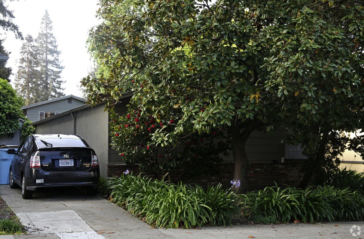 Building Photo - 2360 Woolsey St