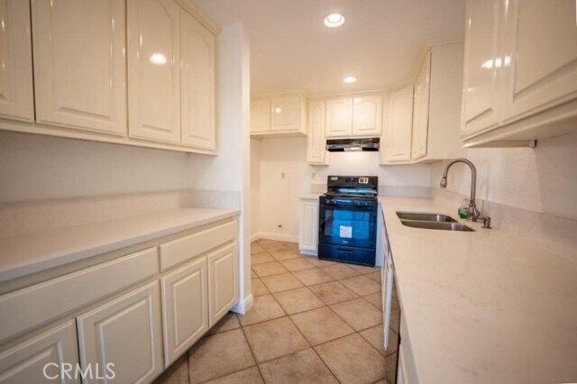 Foto del edificio - 1830 N Vineyard Ave