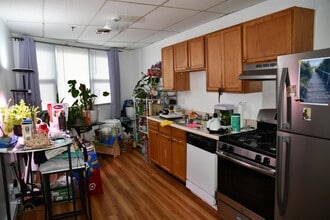 Building Photo - 203 Academy St