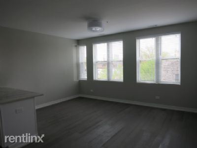 Building Photo - 5700 N Clark St