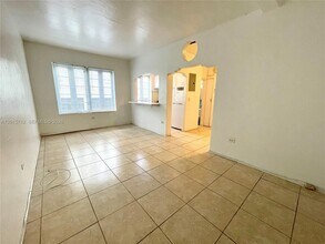 Building Photo - 901 Collins Ave