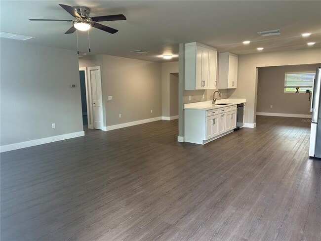 Building Photo - 1585 Jasmine Way