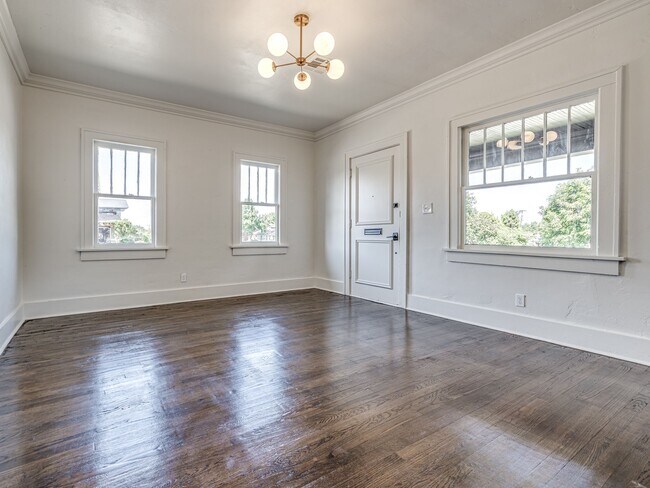 Building Photo - 2823 N Hudson Ave