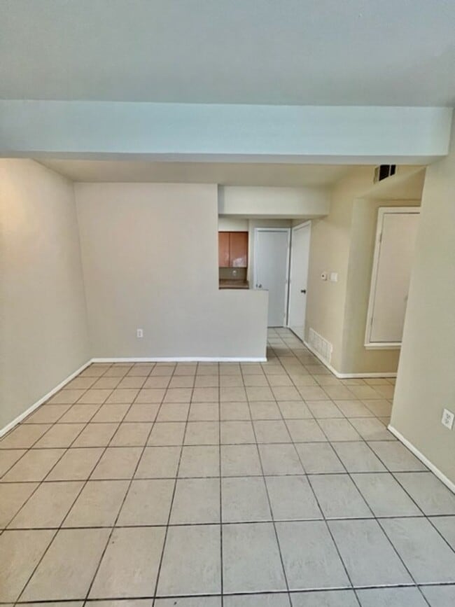 Building Photo - 1500 Lake Shore Dr