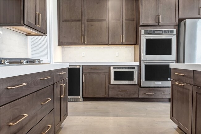 Foto del edificio - 16460 Wildhorse Lk Blvd