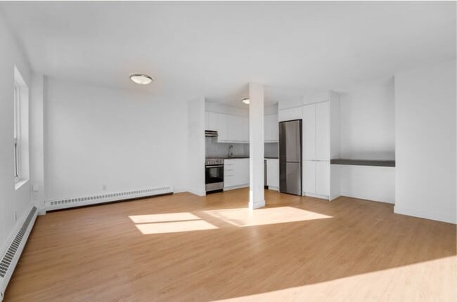 Building Photo - 145 York St