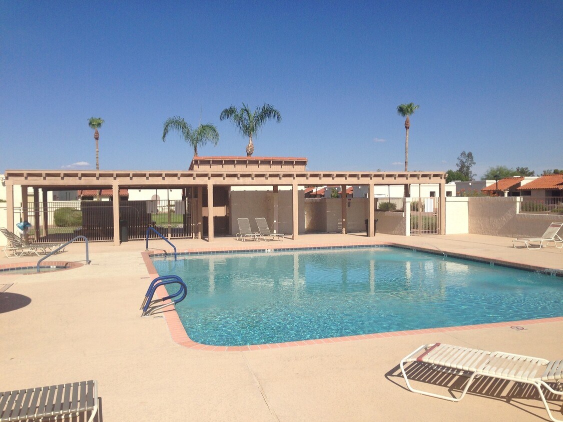 Foto principal - **NICE 2br/2ba PATIO HOME - (CHANDLER BLVD...