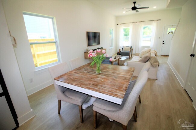 Foto del edificio - 5245 Viking Rd