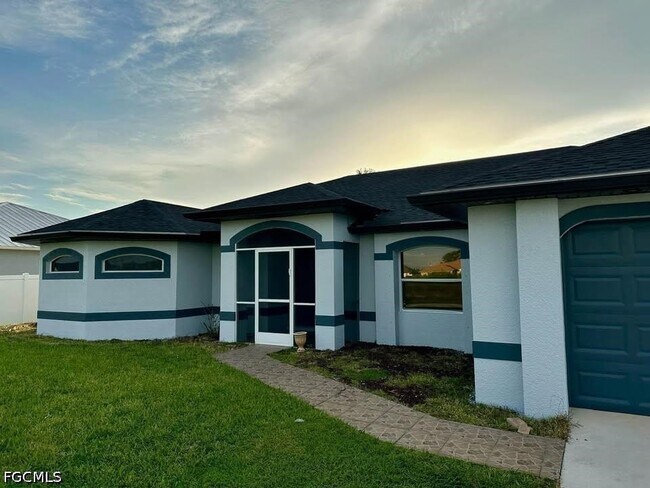 Building Photo - 2842 NW 5th Ave