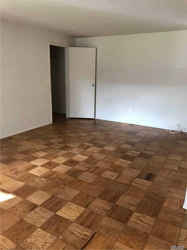 Foto del edificio - 170 Jervis Ave