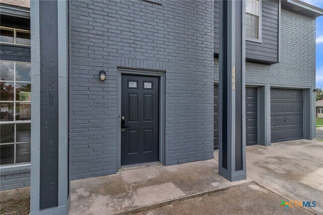 Building Photo - 2802 Delta Cir