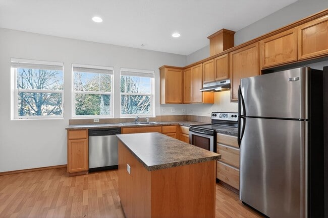 Building Photo - 148 SE 11th Pl