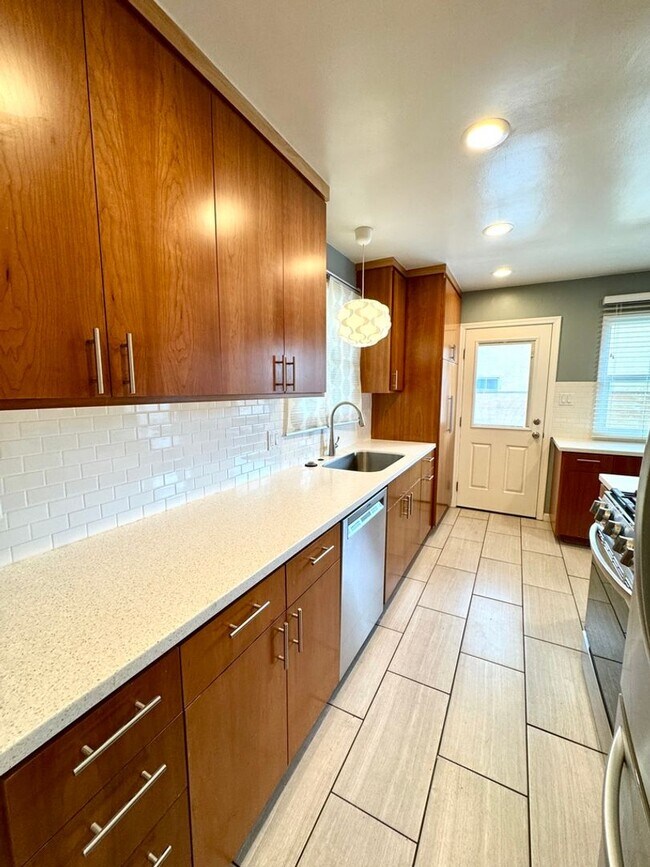 Foto del edificio - Fabulous 3 bedroom 1 bathroom updated home