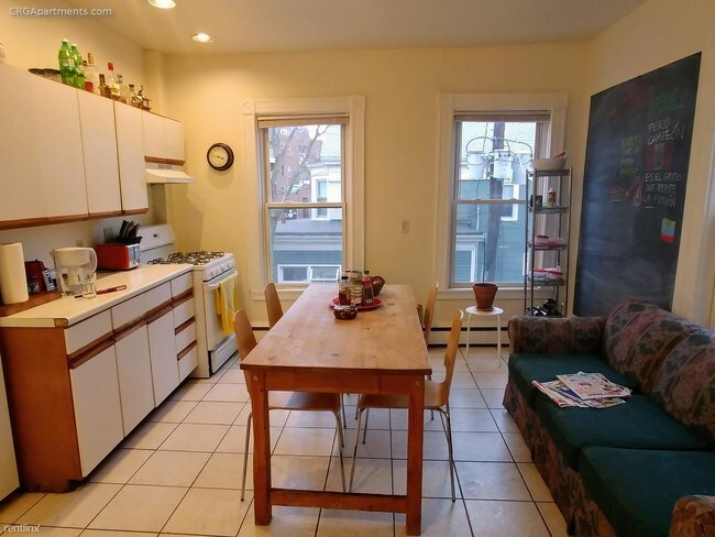 Building Photo - 86 Kirkland St