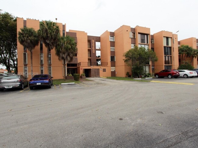 Foto del edificio - 9440 W Flagler St